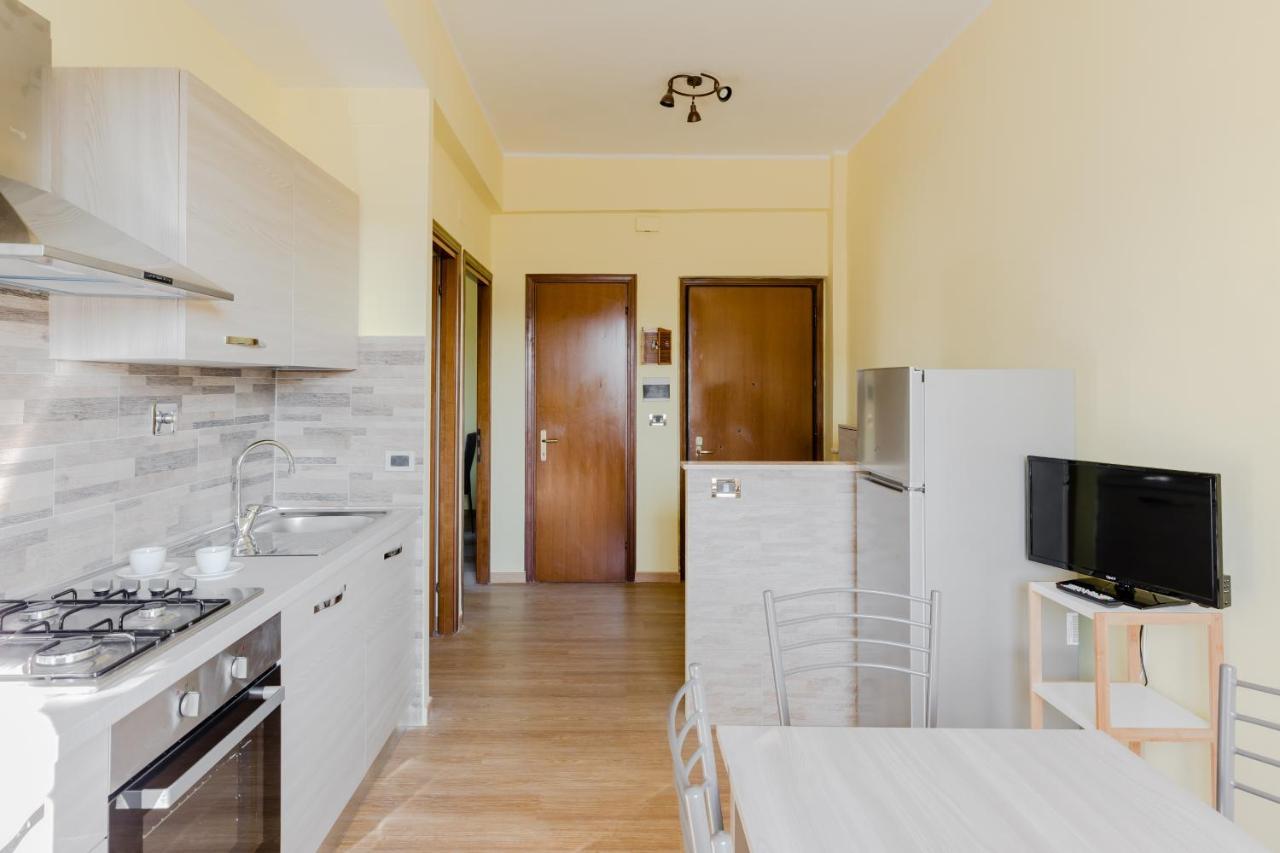 Le Rondini Apartment, 5 Persone, 2 Balconi, Policlinico Tor Vergata E Casilino Rom Exterior foto